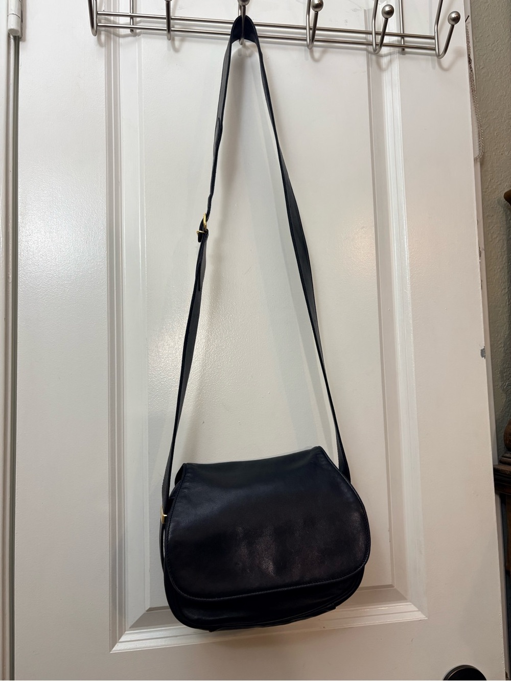 Vintage 1970s Gucci Black Leather Scoop Flap Crossbody Bag 001-113-0195 - Picture 9 of 16